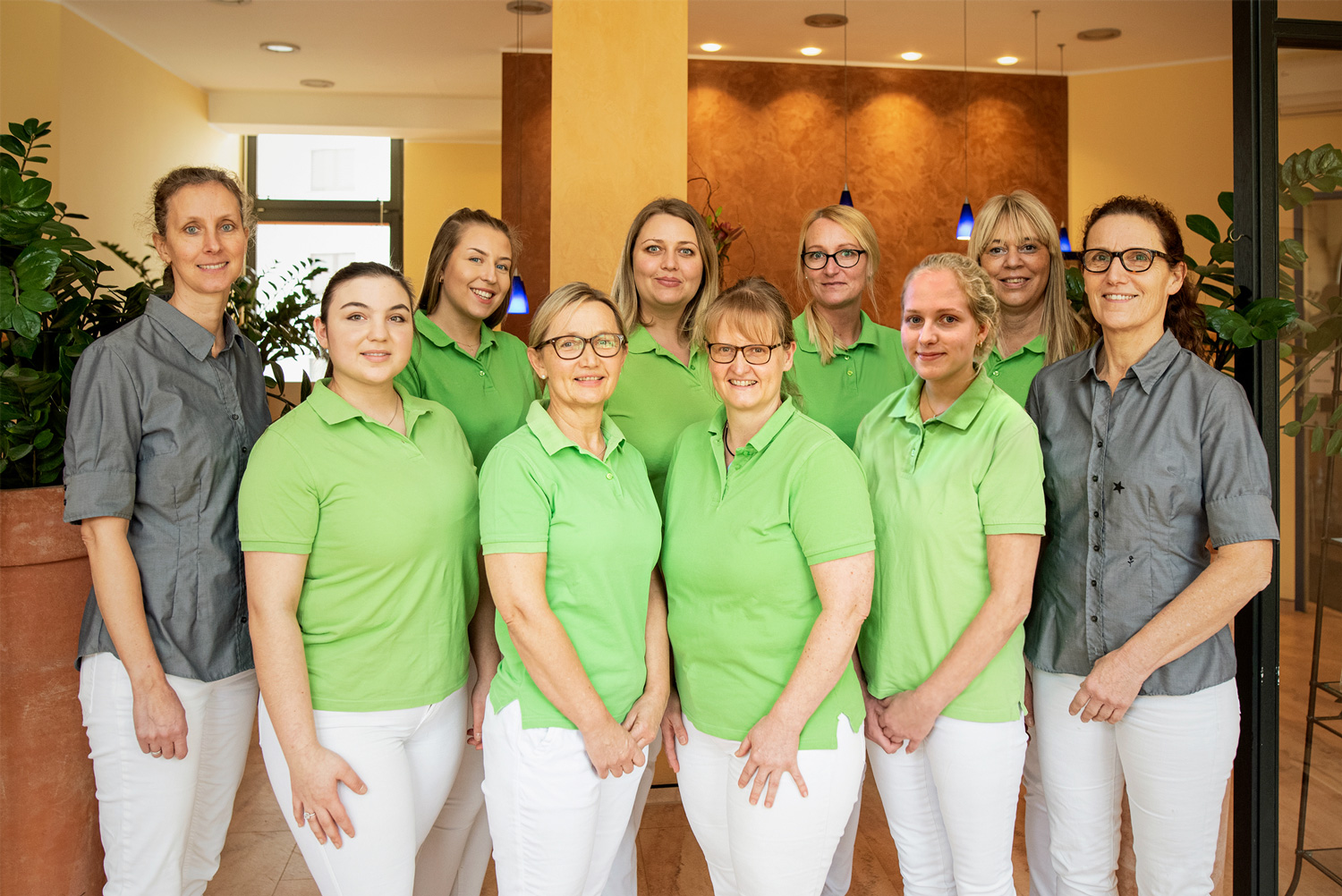 Zahnarztpraxis Dr. Nicola Schüren - Team